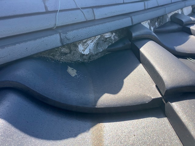 漆喰が黒く劣化